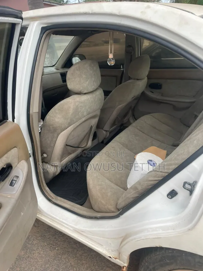 Hyundai Elantra GT 2002 White
