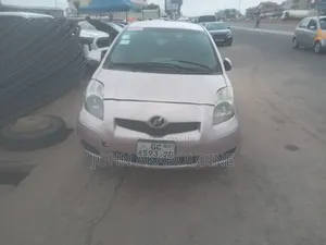 Toyota Vitz 2010 Silver