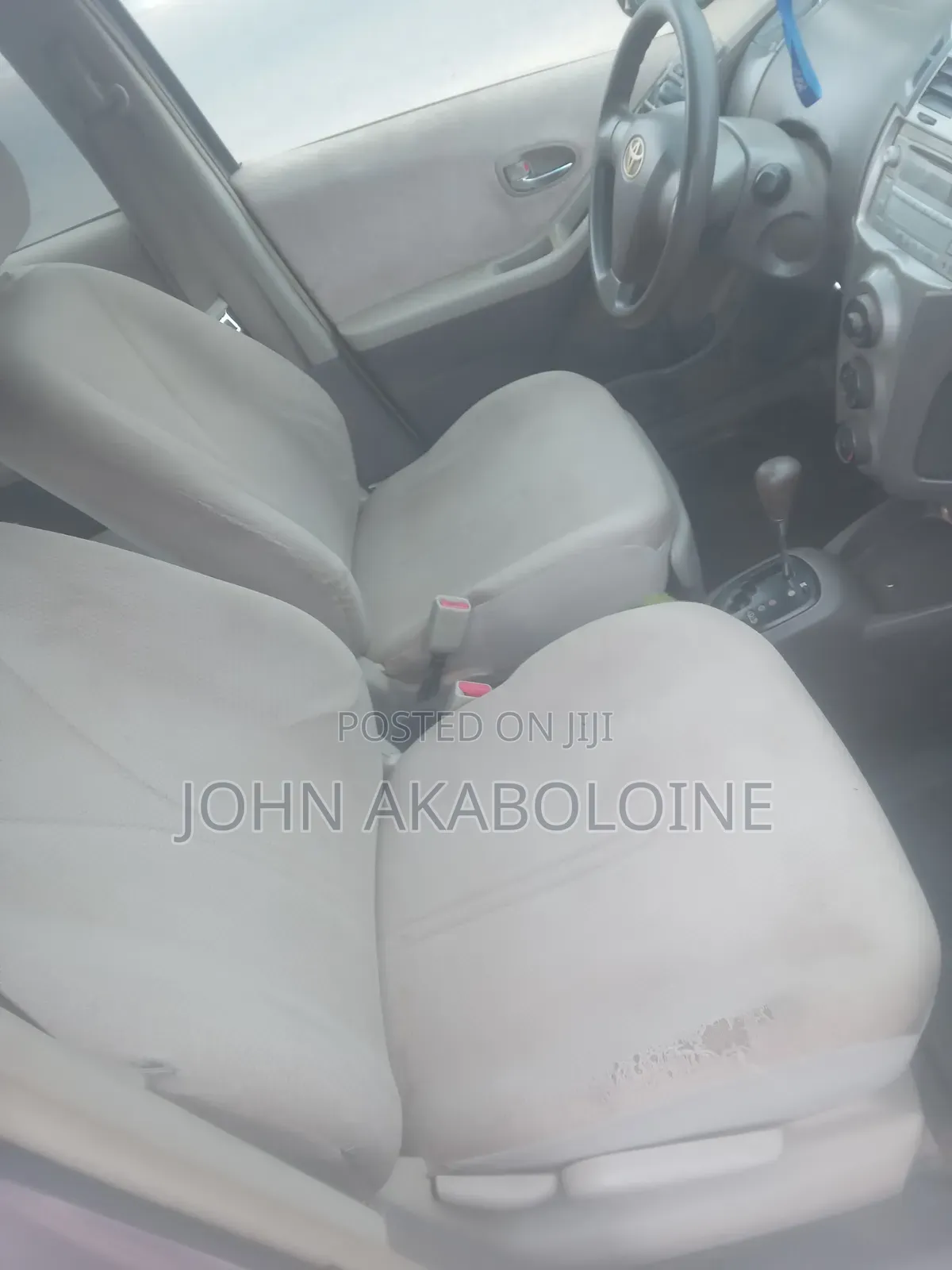 Toyota Vitz 2010 Silver
