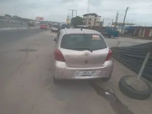 Toyota Vitz 2010 Silver