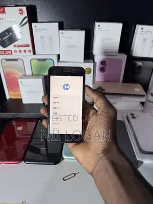 Apple iPhone SE (2020) 64 GB Red