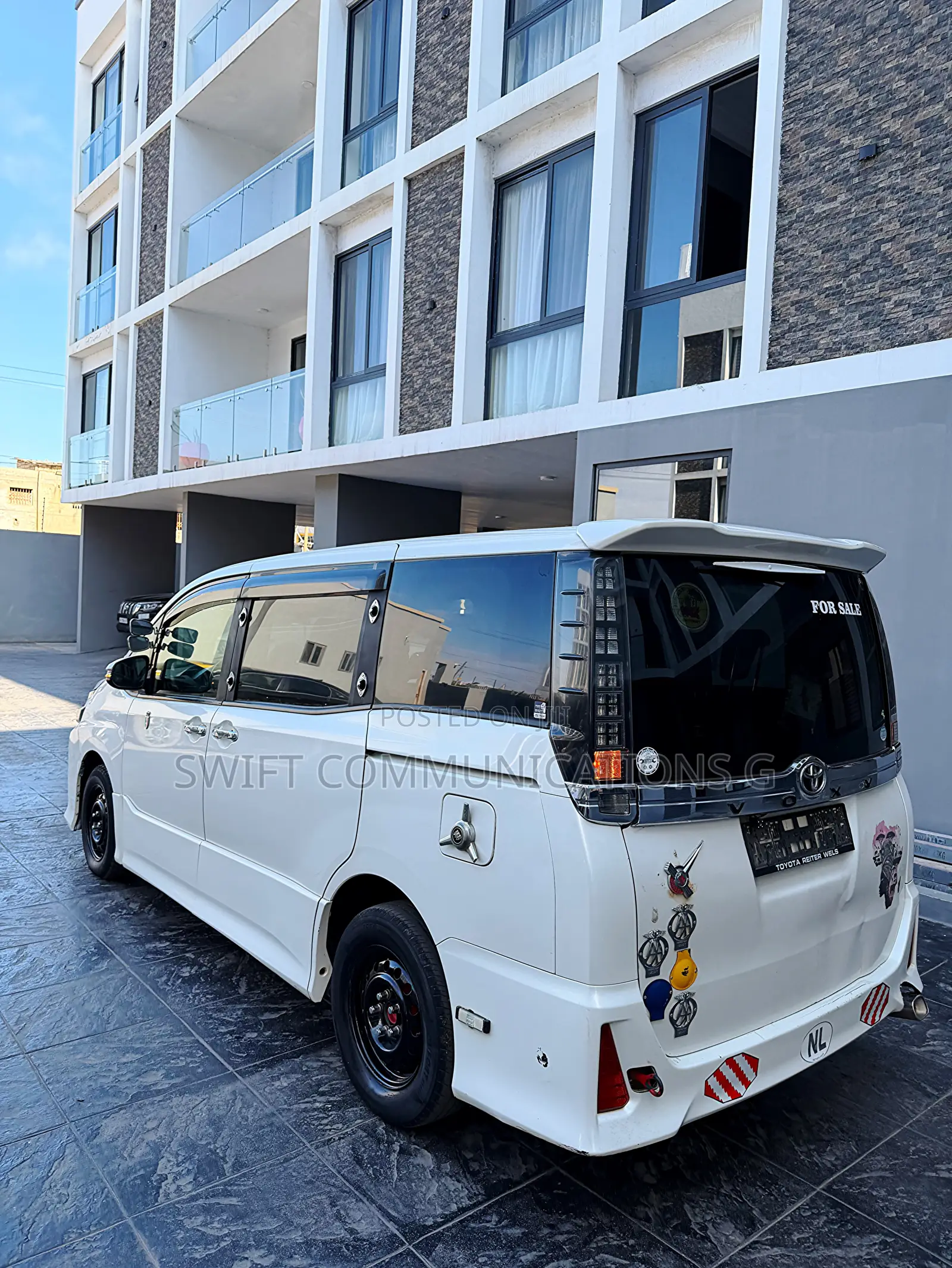 Toyota Voxy V 4WD 8-Seater 2015 White