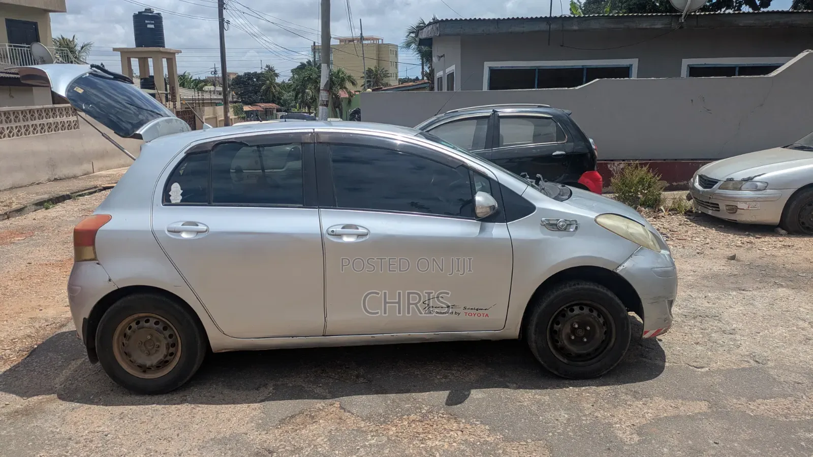 Toyota Vitz 2010 Silver