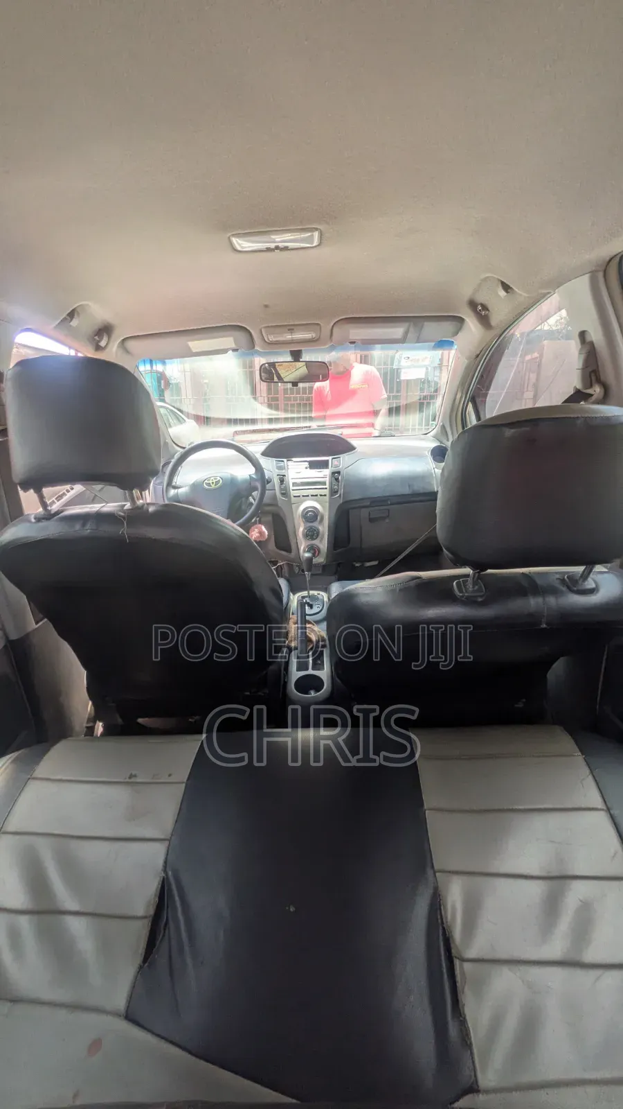 Toyota Vitz 2010 Silver