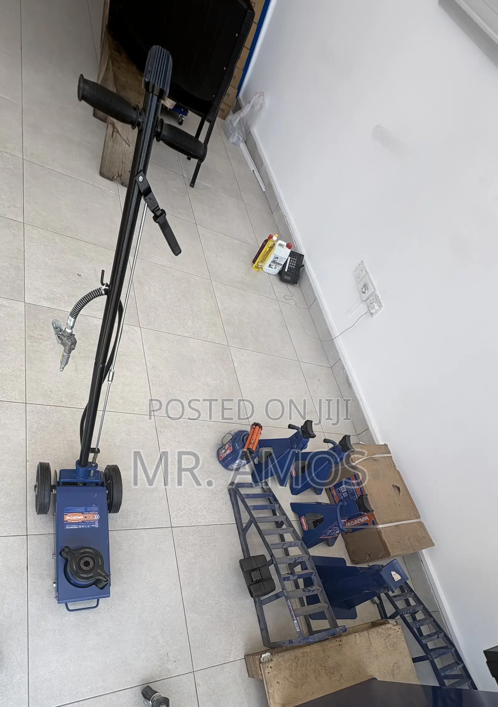 22 Ton Pneumatic Hydraulic Jack for Trucks Buses - WHJ3A22