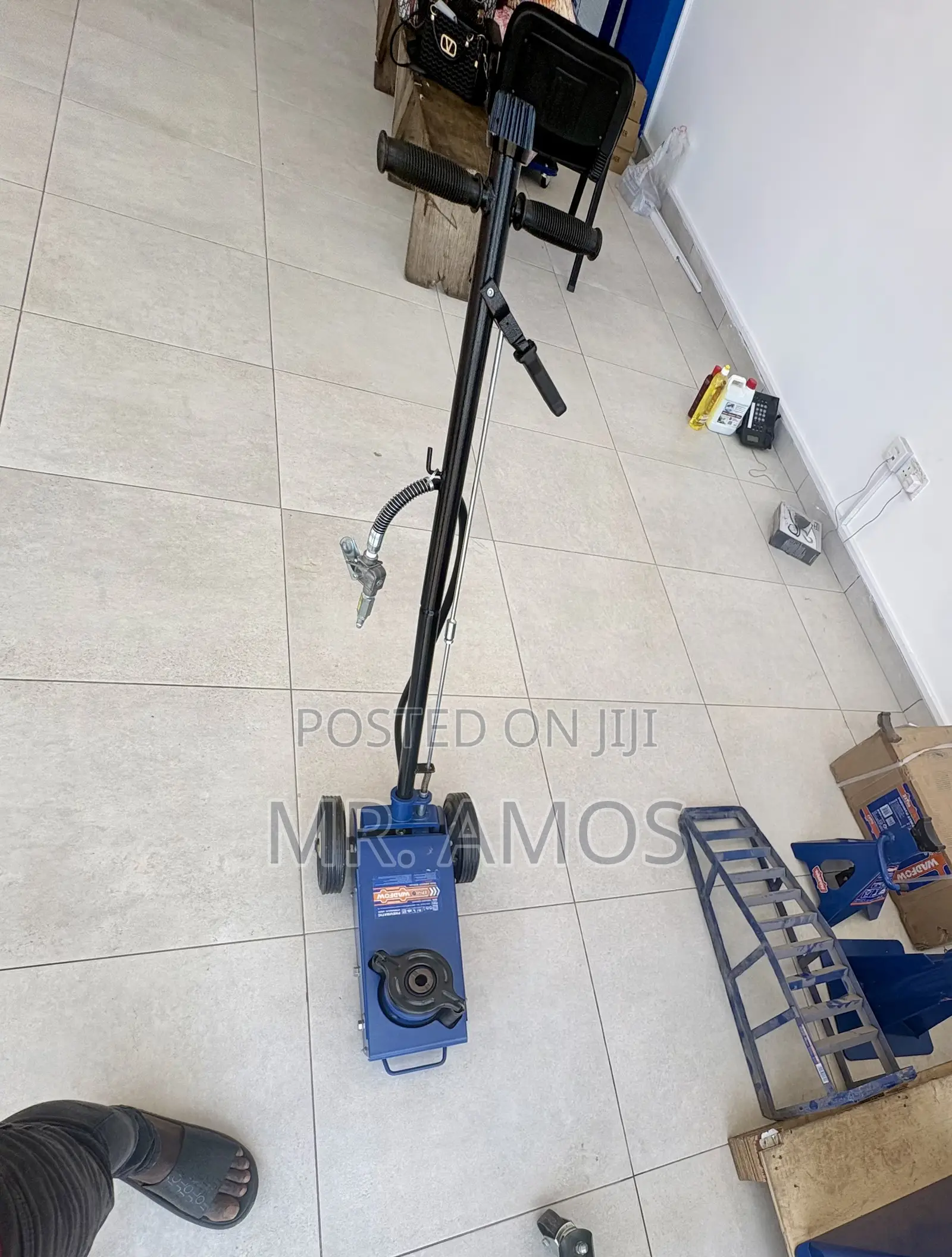 22 Ton Pneumatic Hydraulic Jack for Trucks Buses - WHJ3A22
