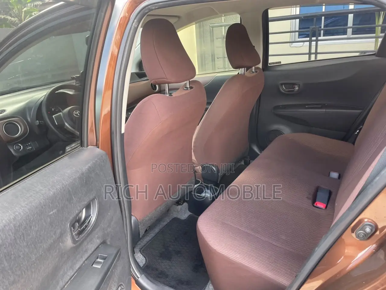 Toyota Vitz 1.5 FWD 3dr 2012 Brown