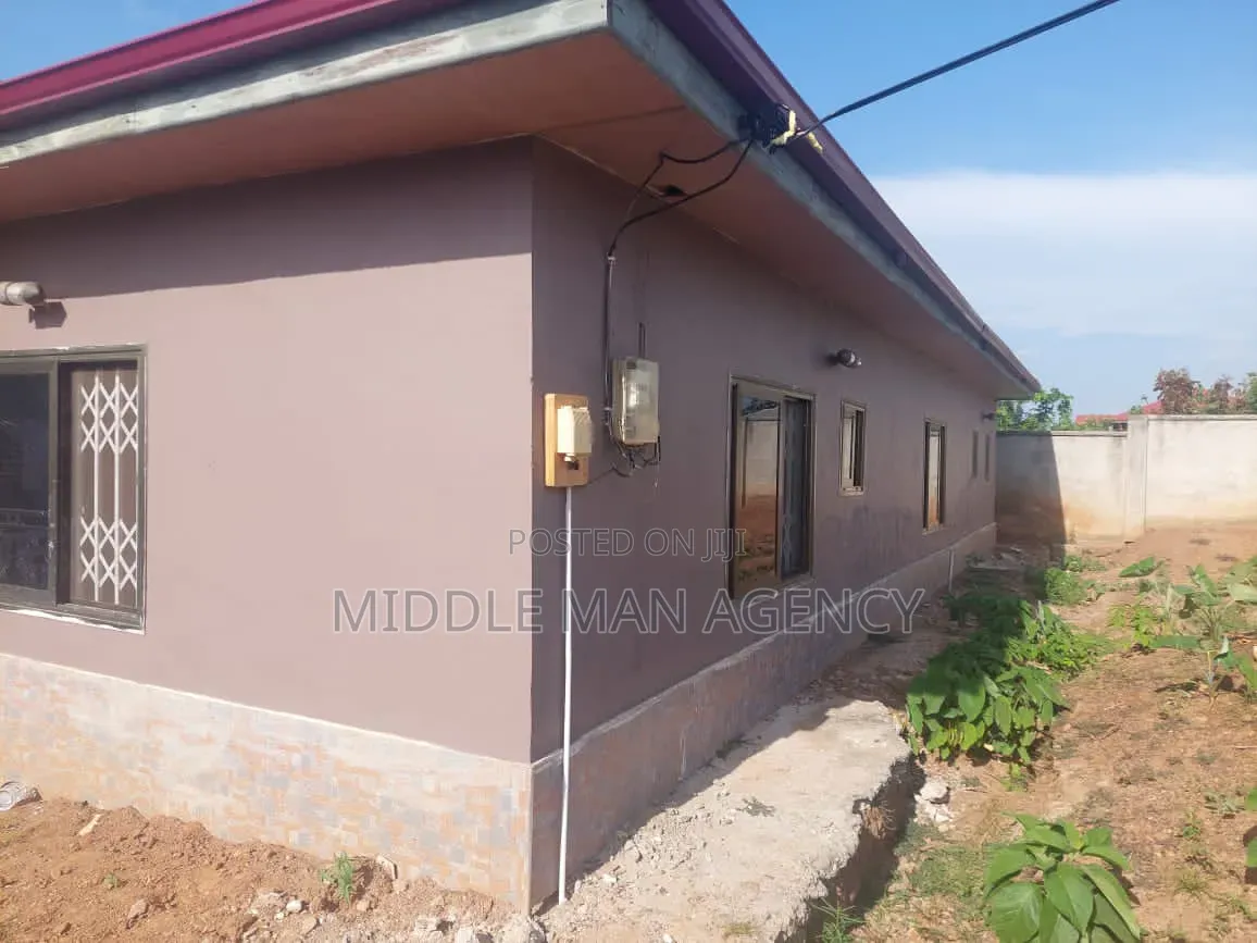 Furnished 4bdrm House in Middle Man Agency, Ejisu-Juaben Municipal