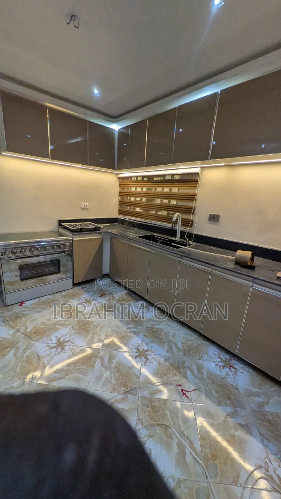 Stunning Modern Kitchen Cabinet