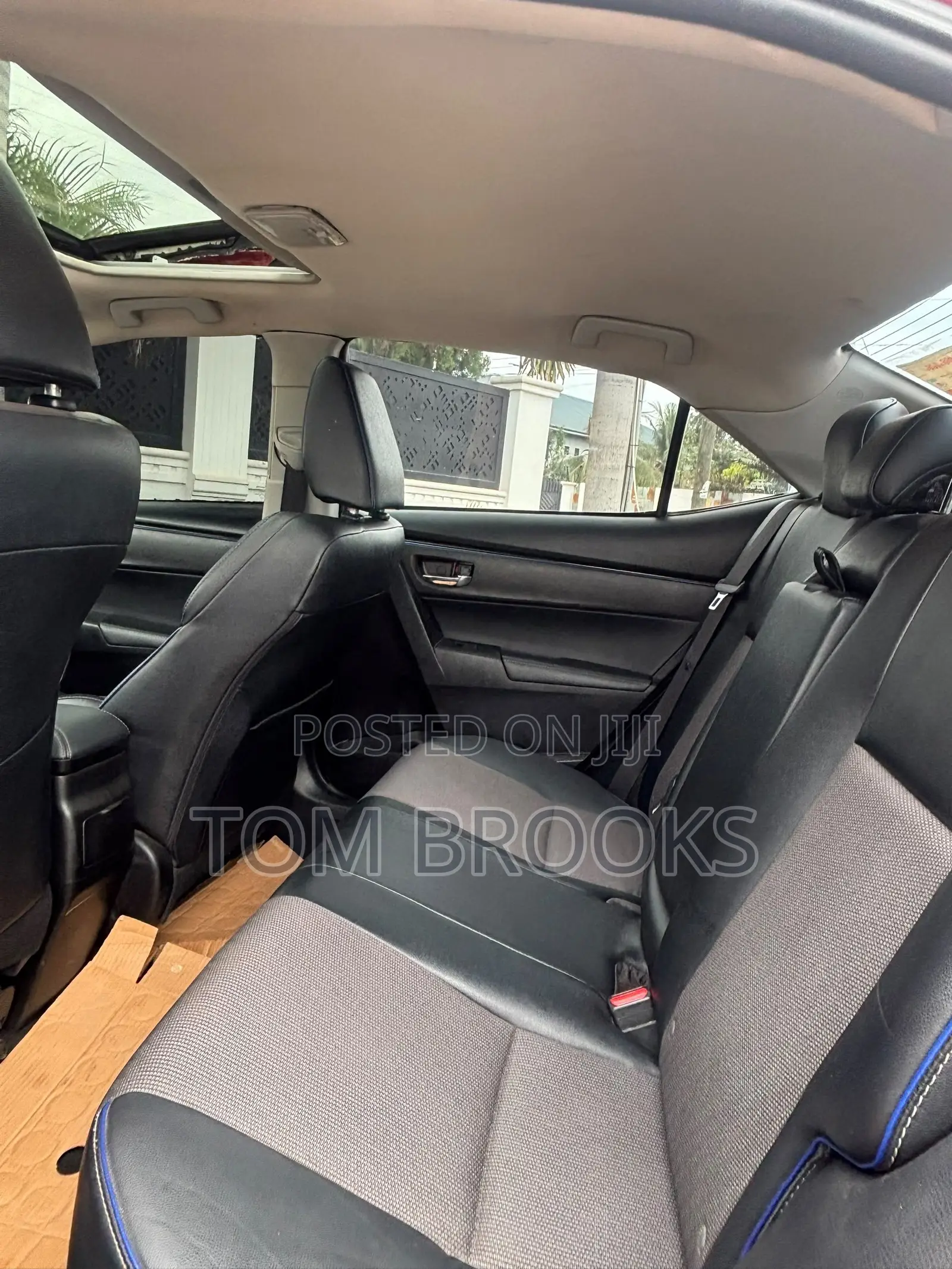 Toyota Corolla SE 4dr Sedan (1.8L 4cyl CVT) 2017 Red