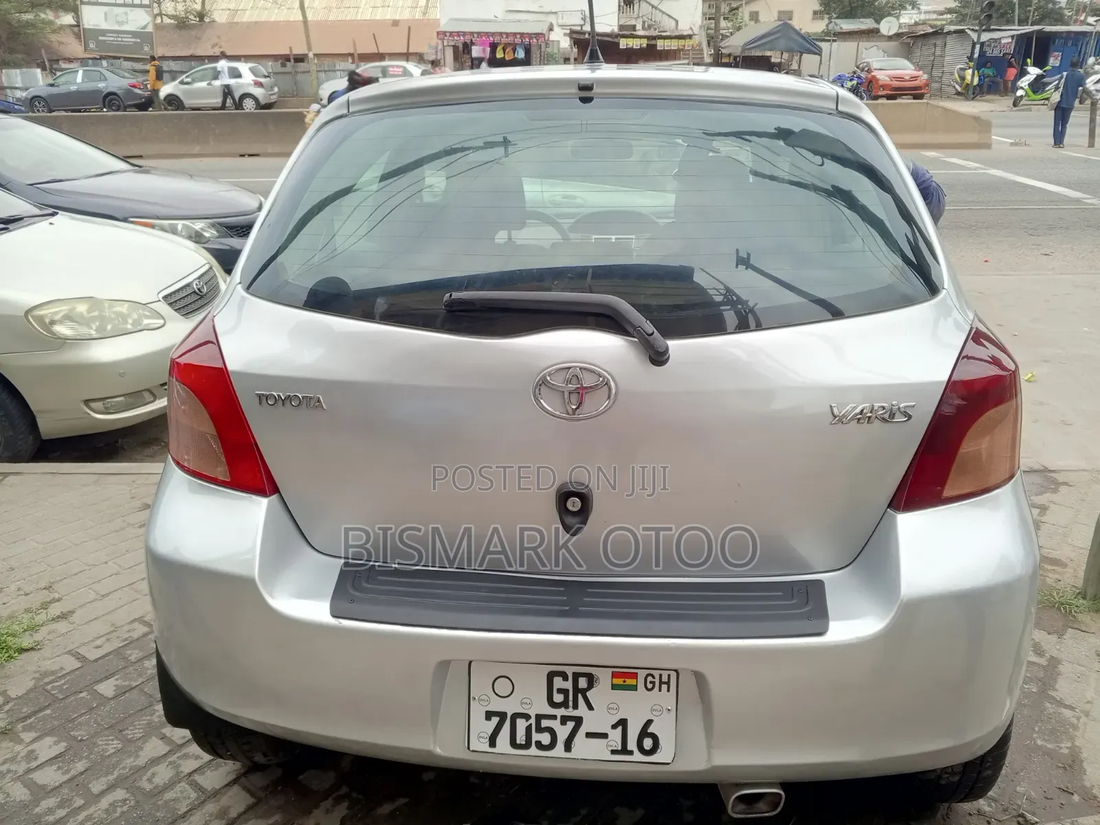Toyota Yaris Base Hatchback 5dr 2010 Silver