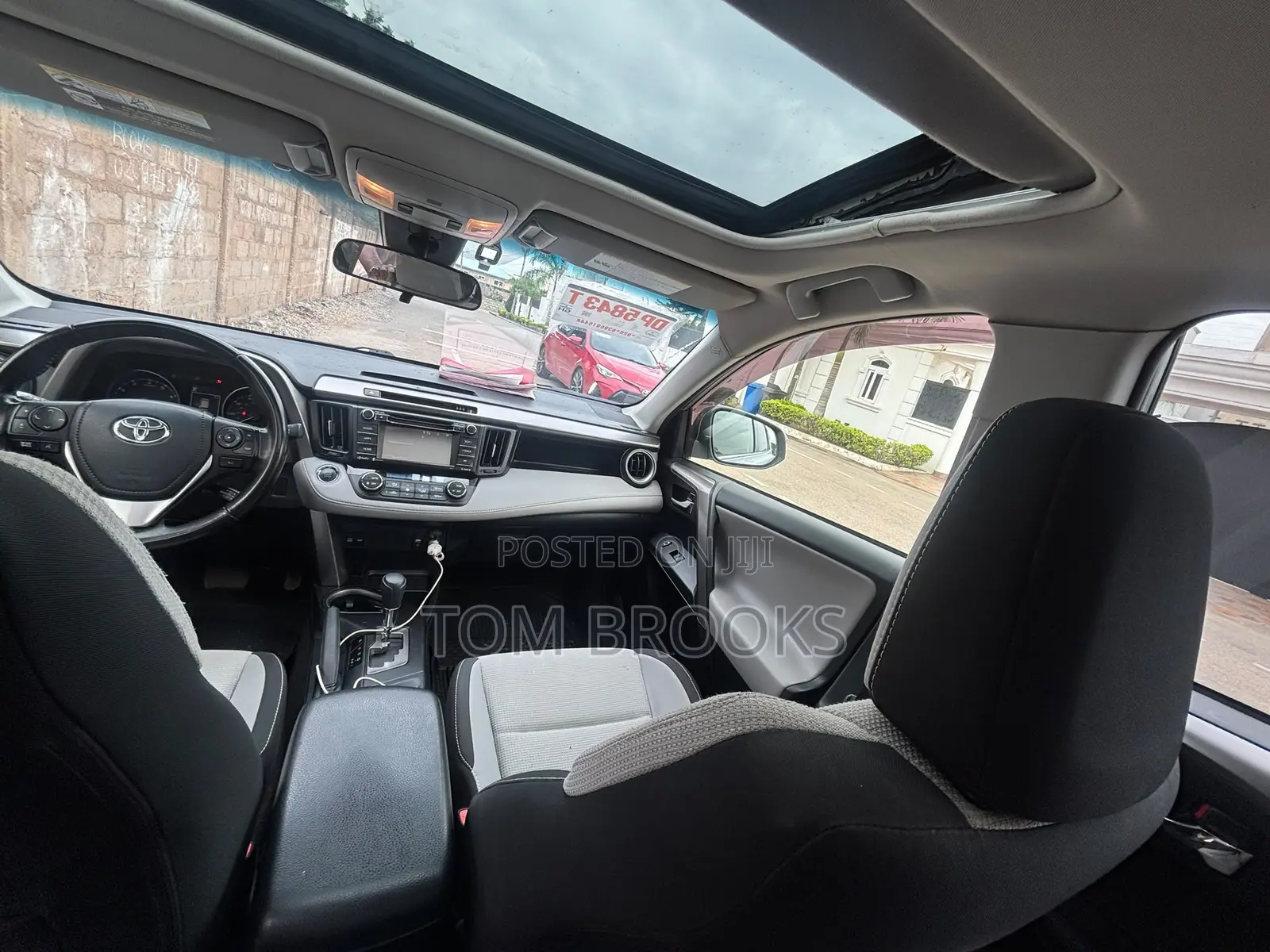 Toyota RAV4 XLE 4dr SUV AWD (2.5L 4cyl 6A) 2018 Silver