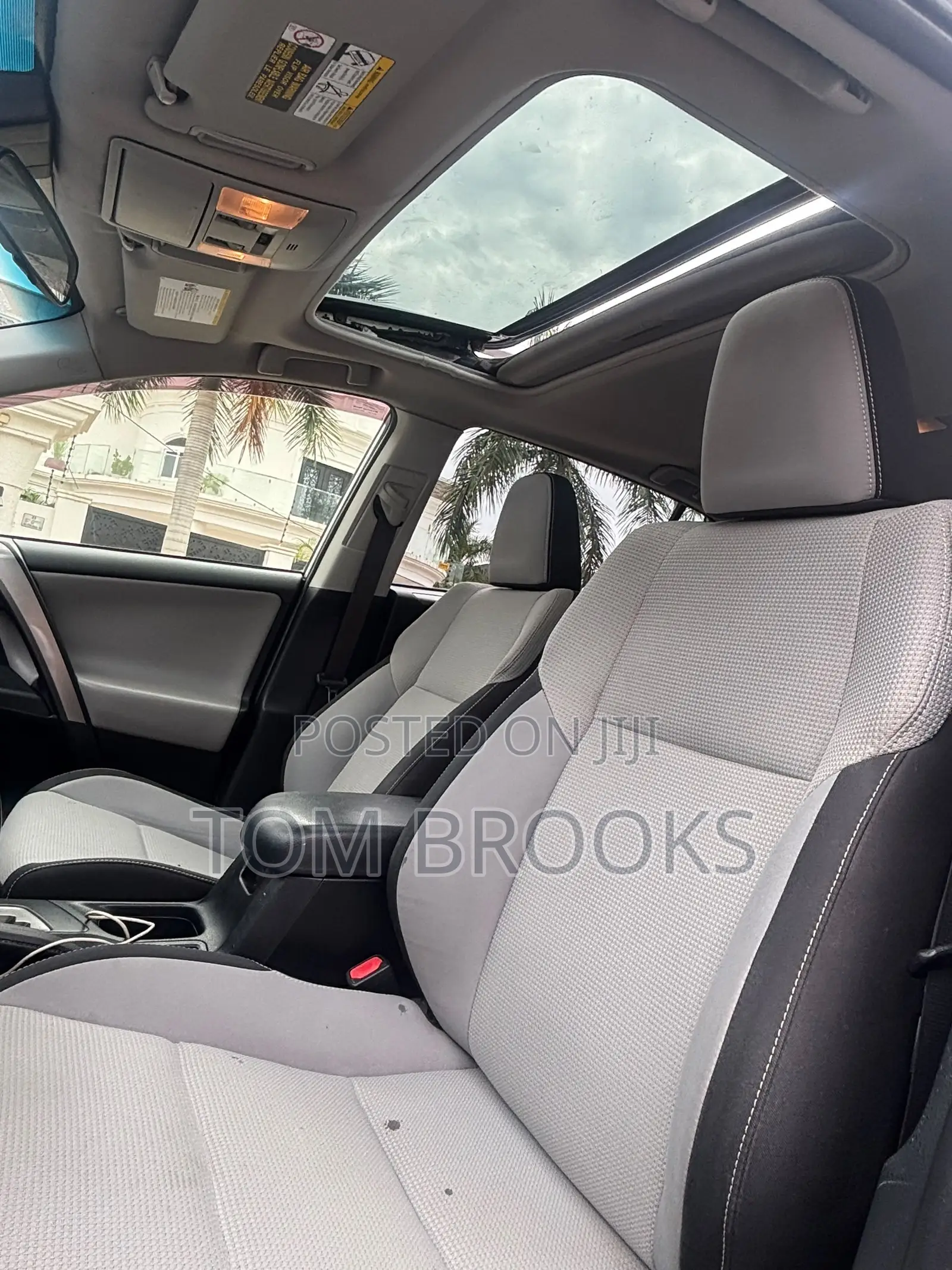 Toyota RAV4 XLE 4dr SUV AWD (2.5L 4cyl 6A) 2018 Silver