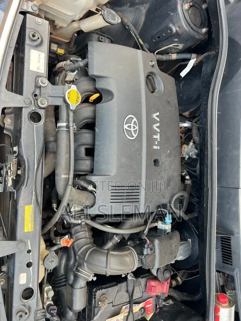 Toyota Sienta 2012 Gold