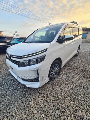 Toyota Voxy V 4WD 8-Seater 2016 White