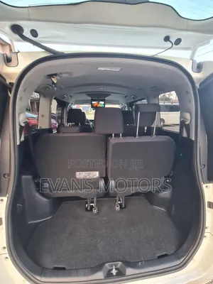 Toyota Voxy V 4WD 8-Seater 2016 White