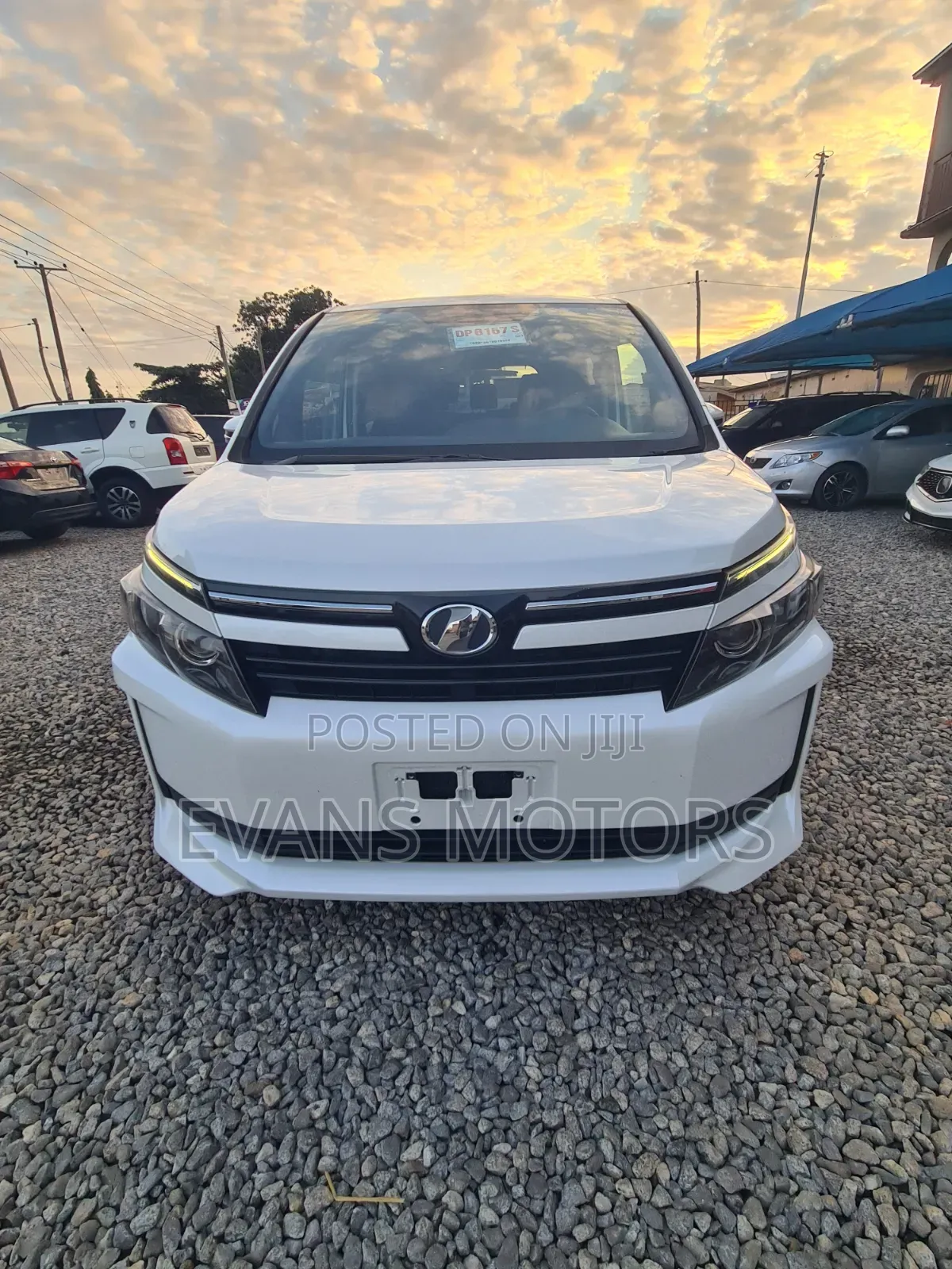 Toyota Voxy V 4WD 8-Seater 2016 White