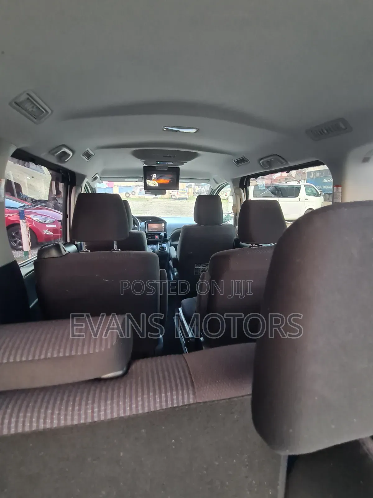 Toyota Voxy V 4WD 8-Seater 2016 White