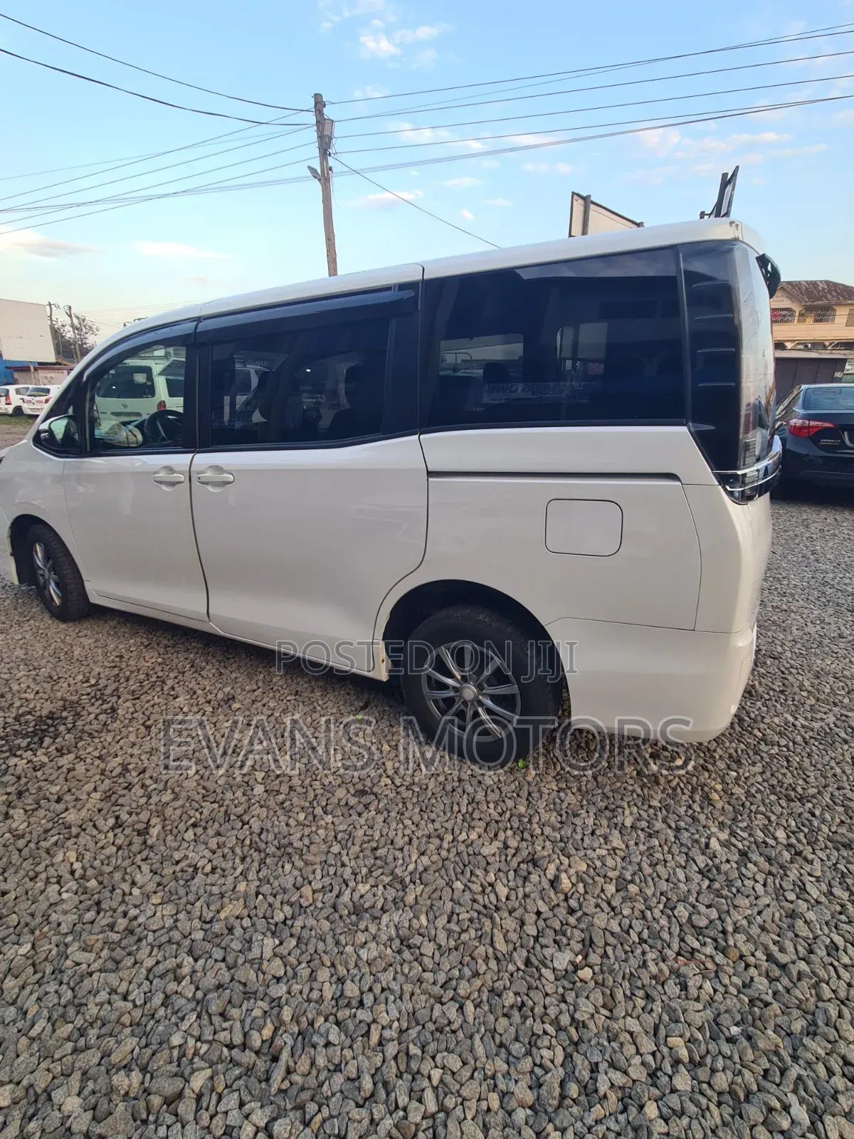Toyota Voxy V 4WD 8-Seater 2016 White