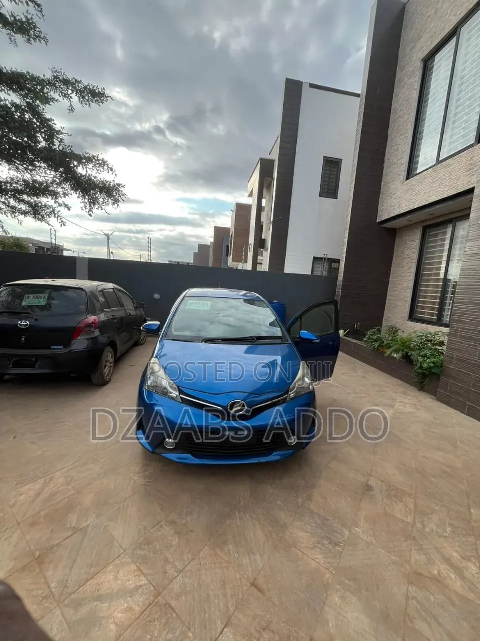 Toyota Vitz 1.3 AWD 3dr 2015 Blue