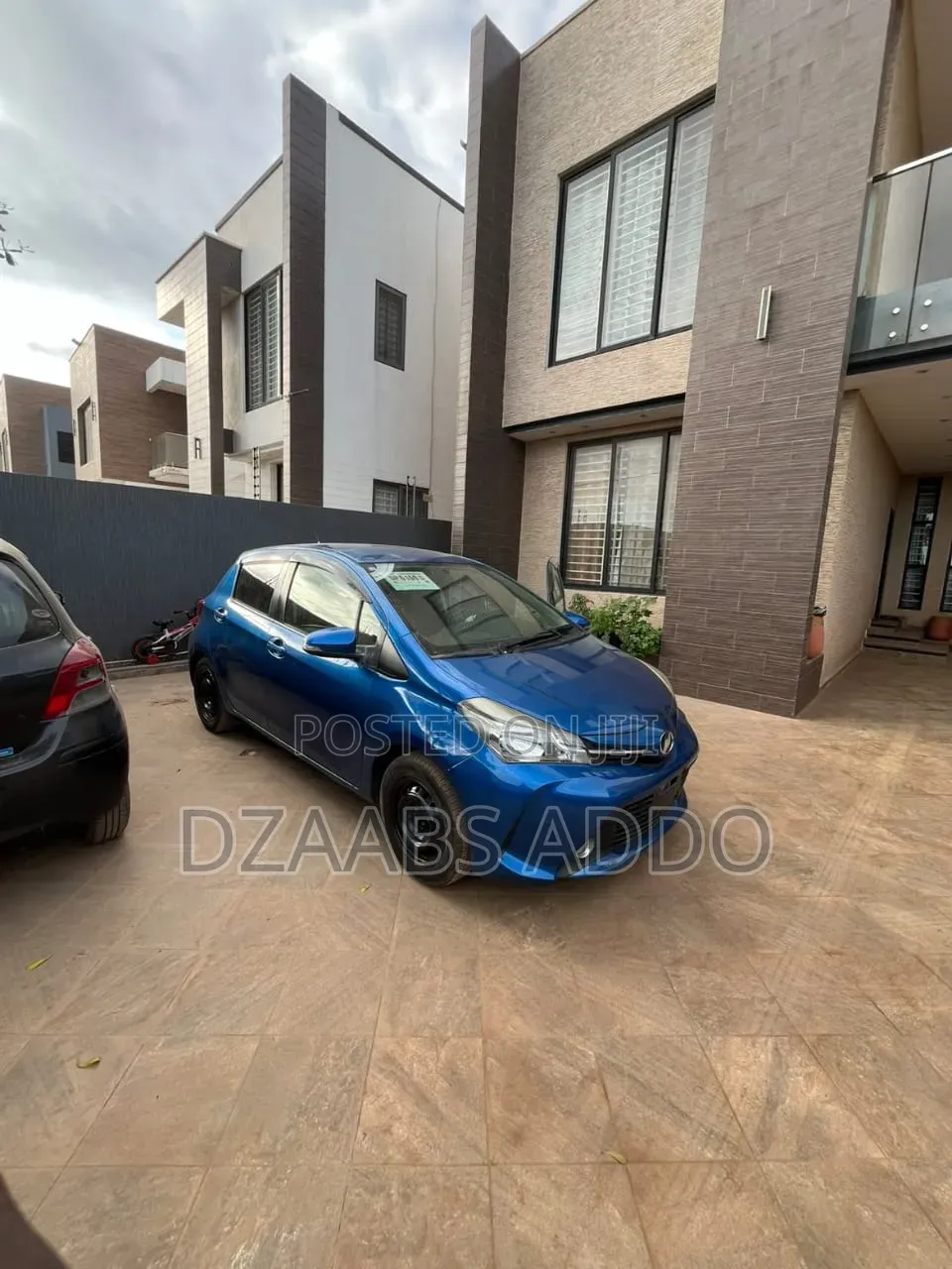 Toyota Vitz 1.3 AWD 3dr 2015 Blue
