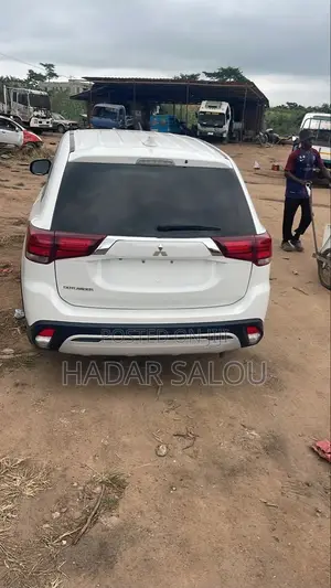 Mitsubishi Outlander SE FWD 2020 White