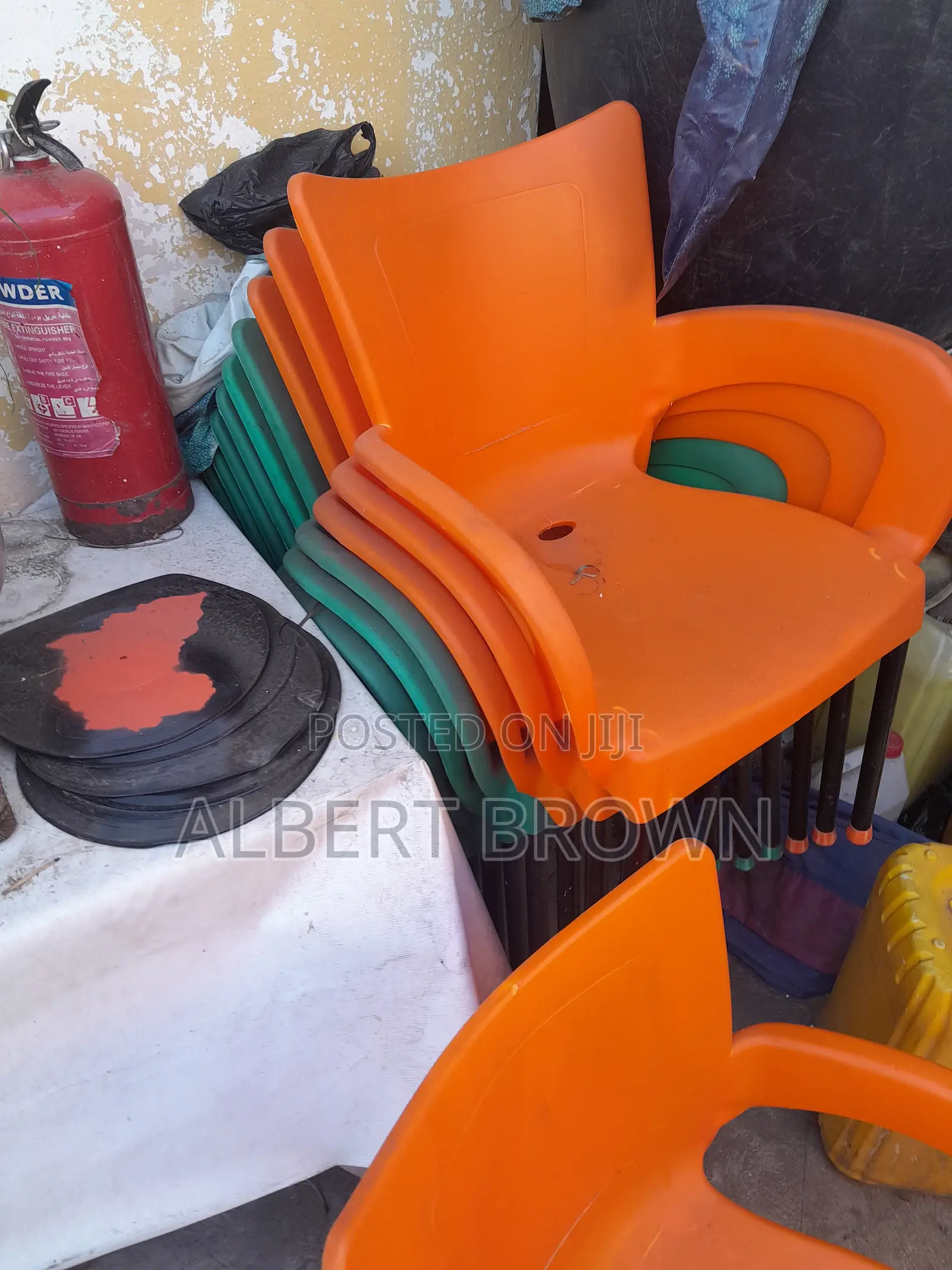 Plastic Chairs With Metal Leg for Sale
