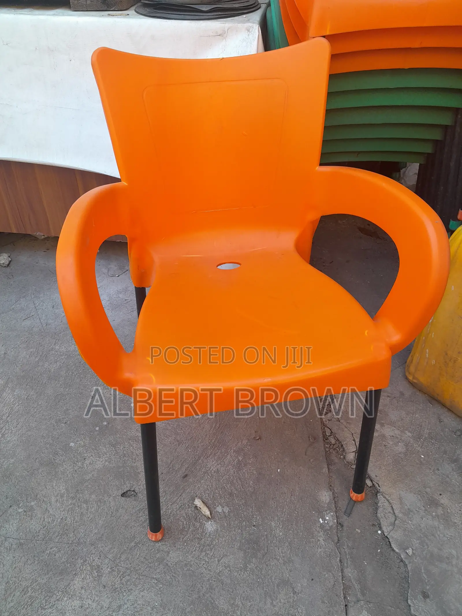 Plastic Chairs With Metal Leg for Sale