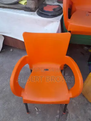 Plastic Chairs With Metal Leg for Sale