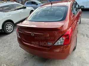 Nissan Versa 2014 Gold