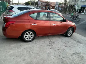 Nissan Versa 2014 Gold
