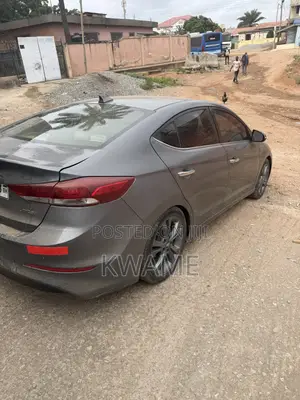 Hyundai Elantra Limited Sedan FWD (2.0L 4cyl 6A) 2017 Gray