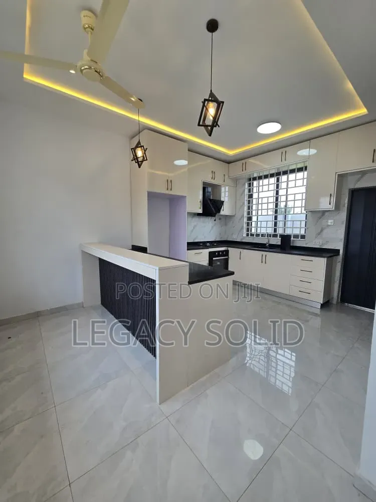3bdrm Townhouse / Terrace in Legacy Solid Real, Celsbridge Area