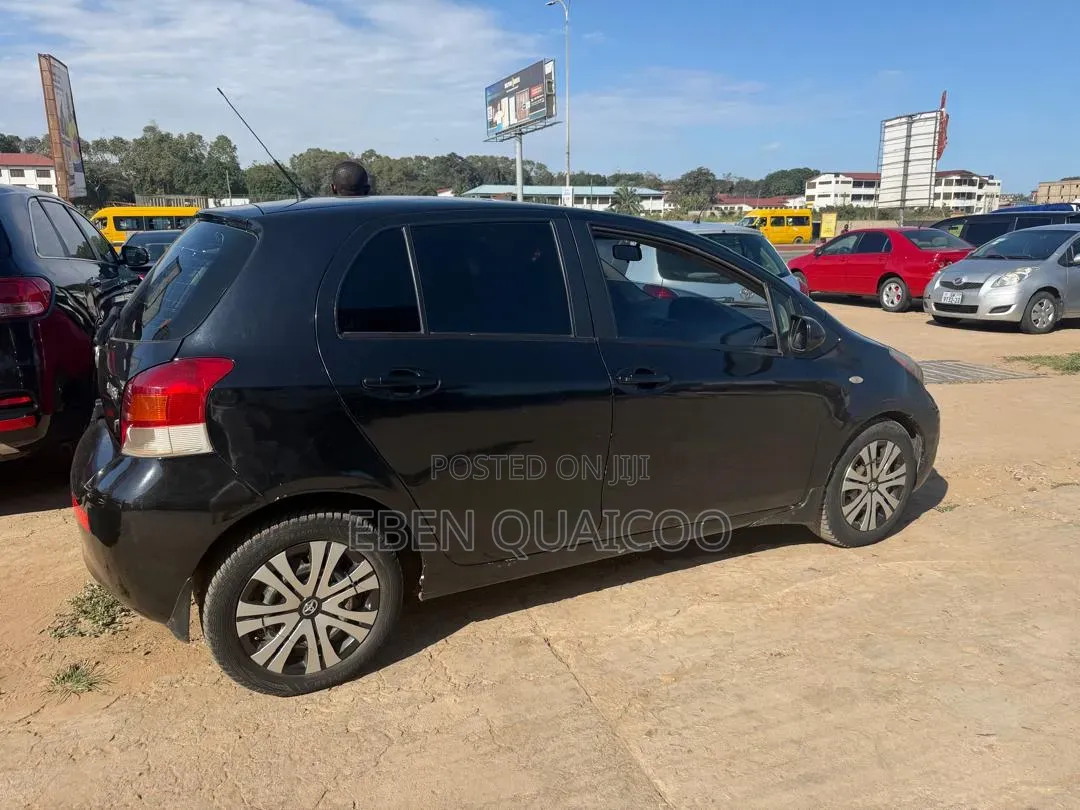 Toyota Yaris 2010 Black