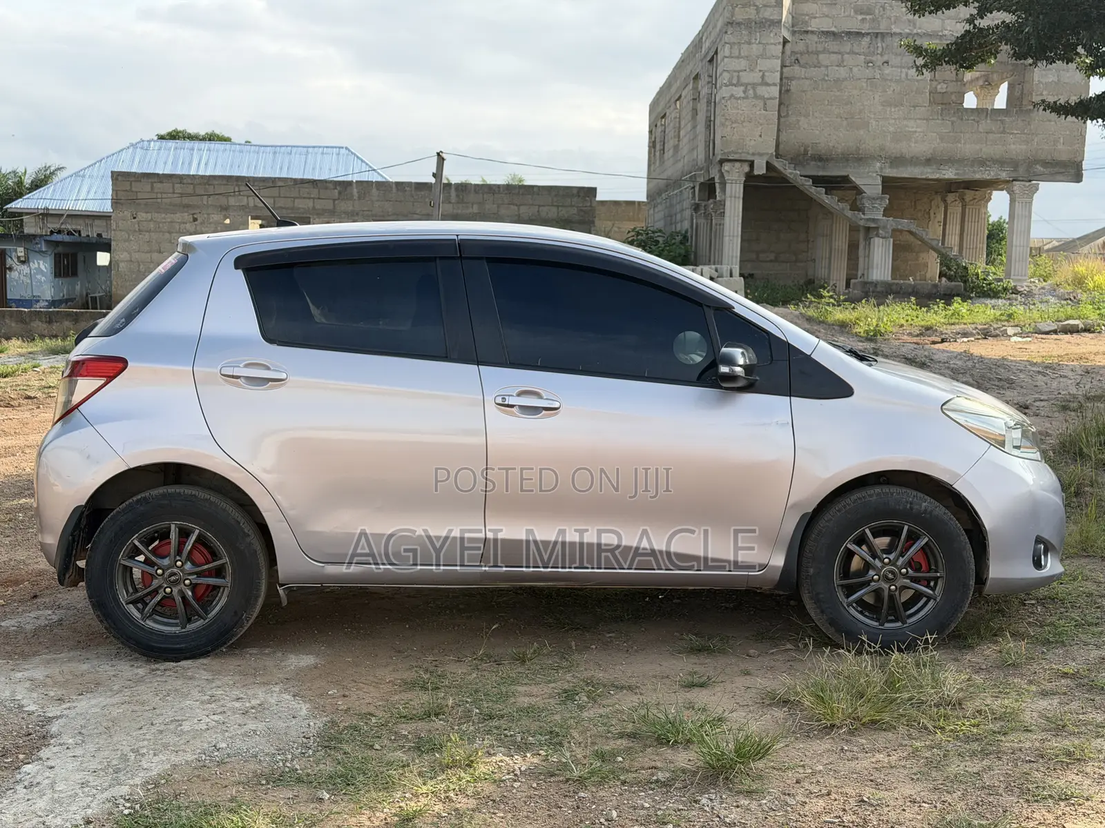 Toyota Vitz 2011 Silver