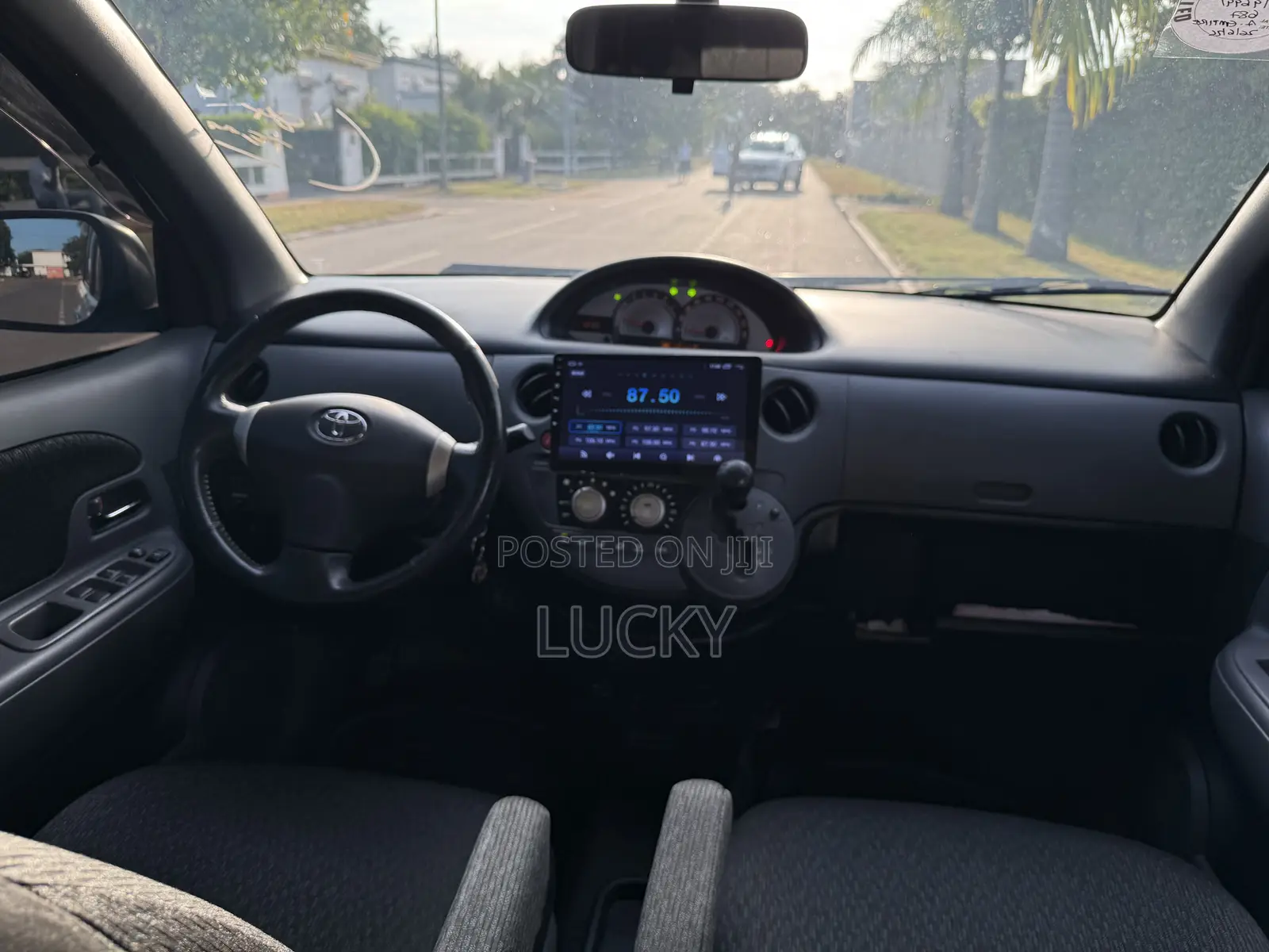 Toyota Sienta 1.5 FWD 2013 White