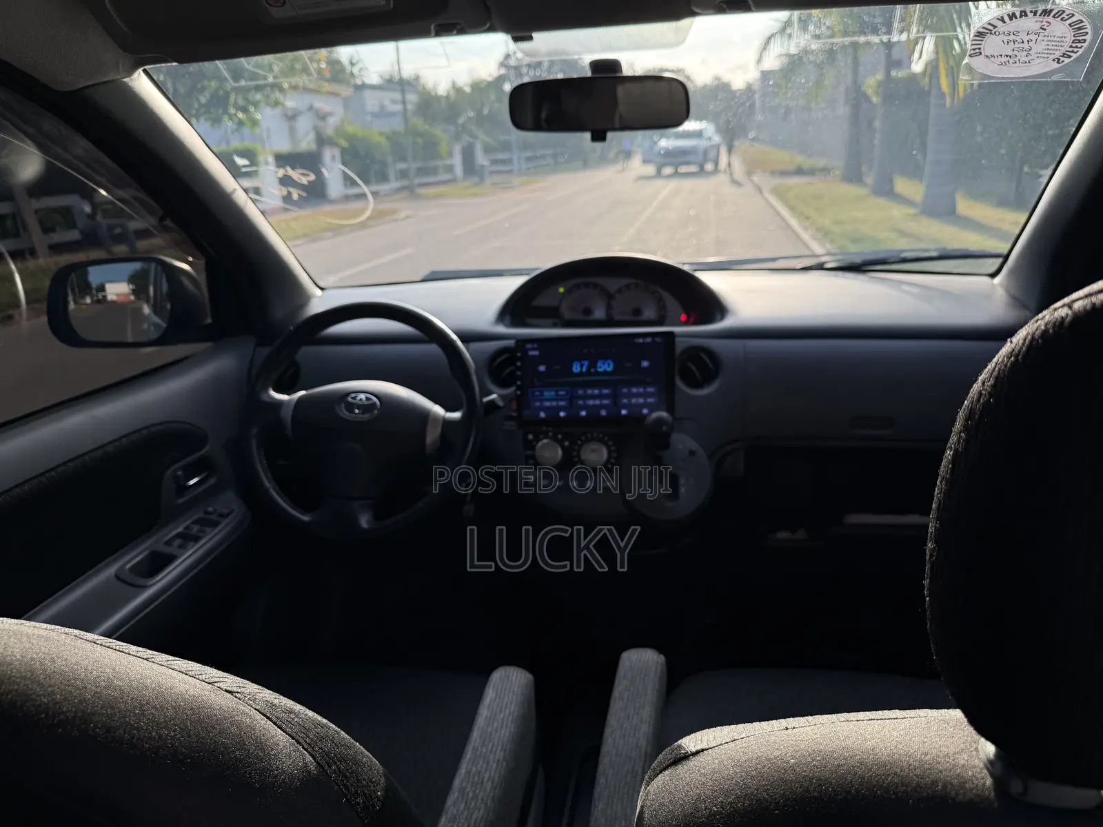 Toyota Sienta 1.5 FWD 2013 White