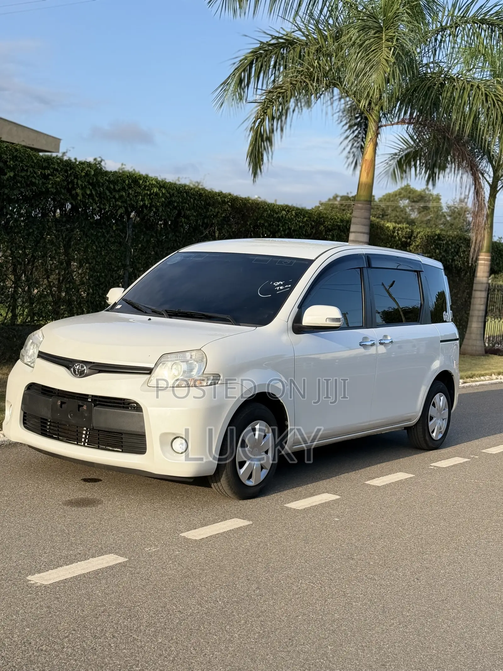 Toyota Sienta 1.5 FWD 2013 White