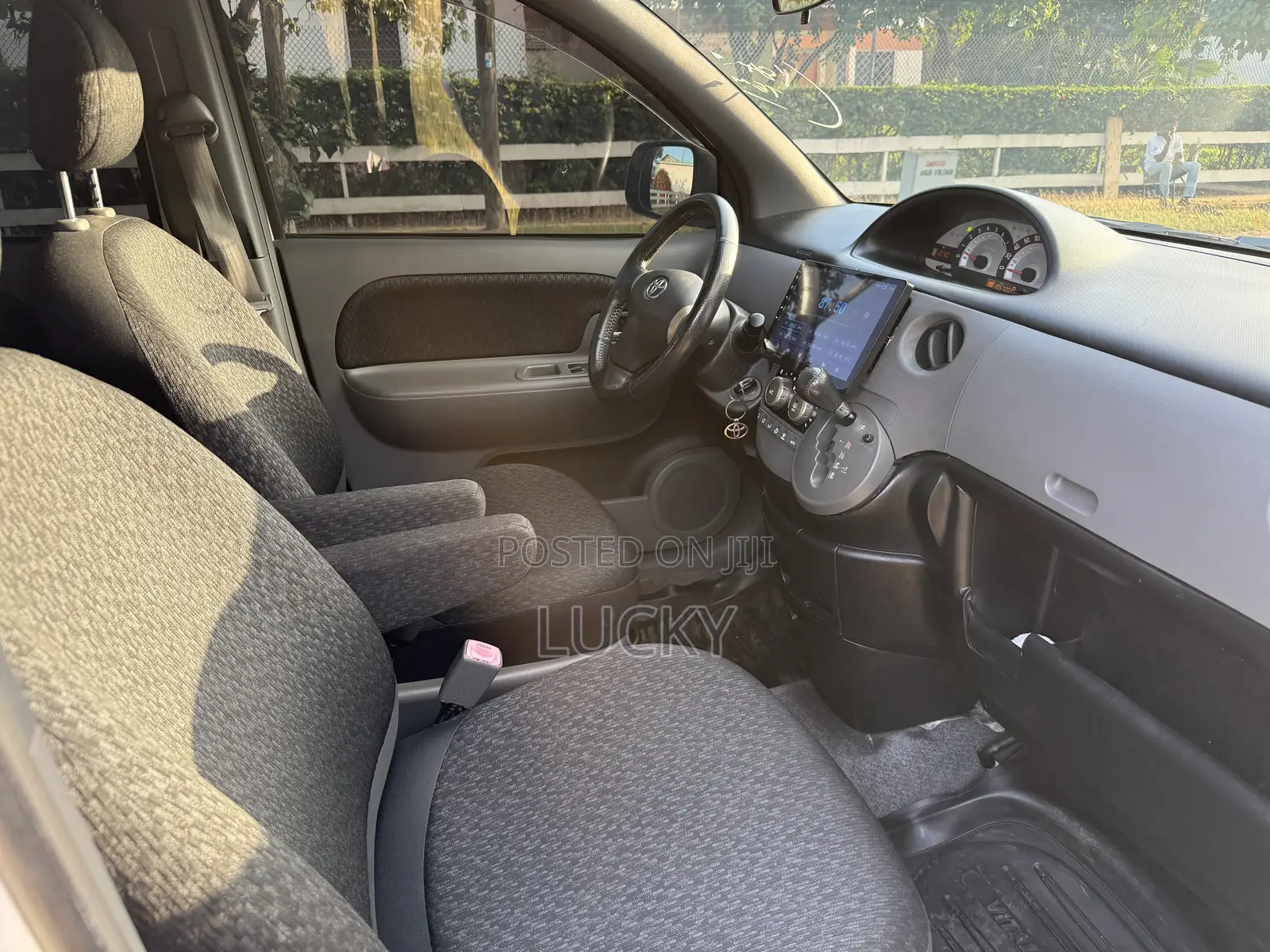 Toyota Sienta 1.5 FWD 2013 White