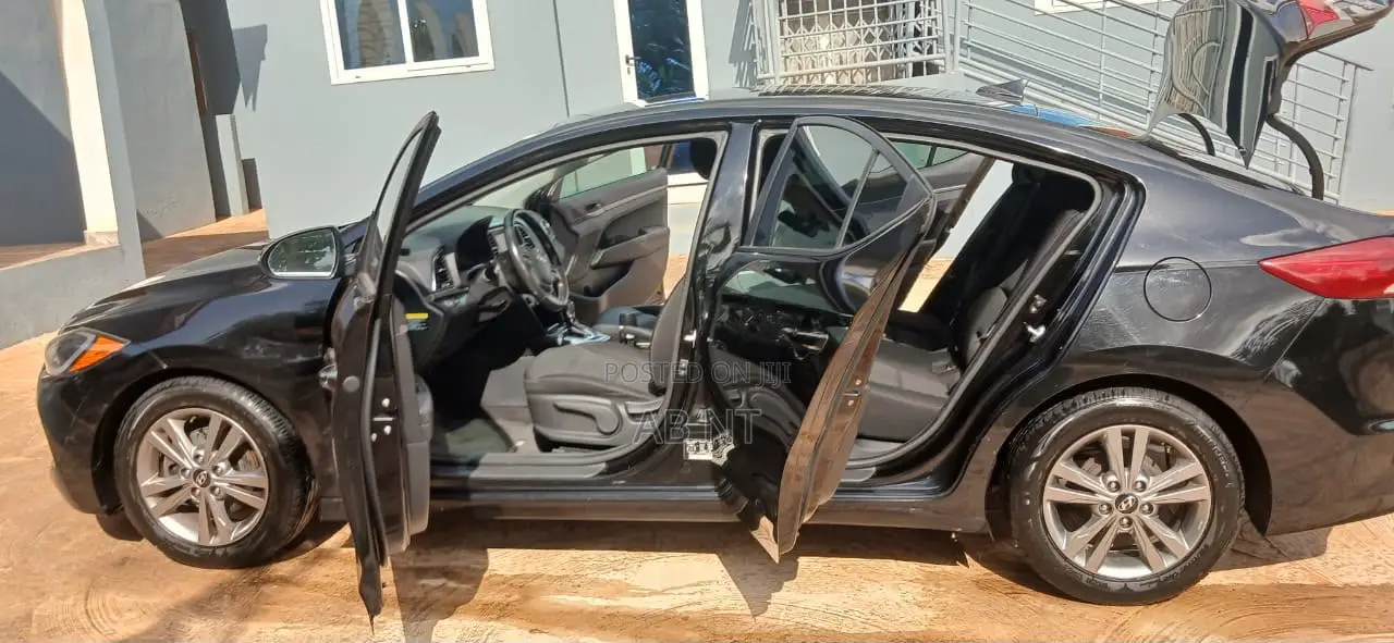 Hyundai Elantra 2018 Black