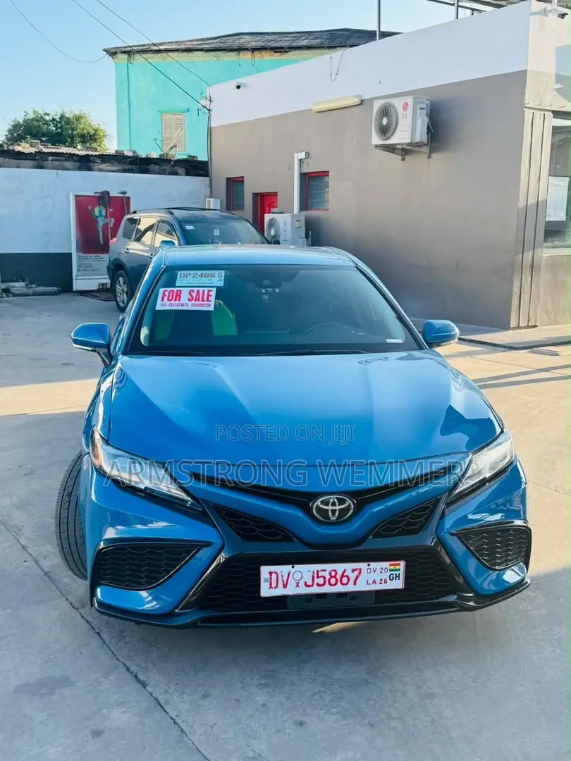 Toyota Camry SE 2023 Blue