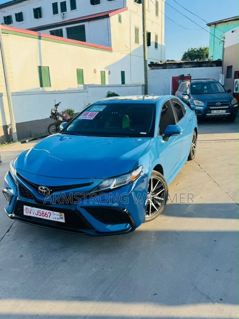 Toyota Camry SE 2023 Blue