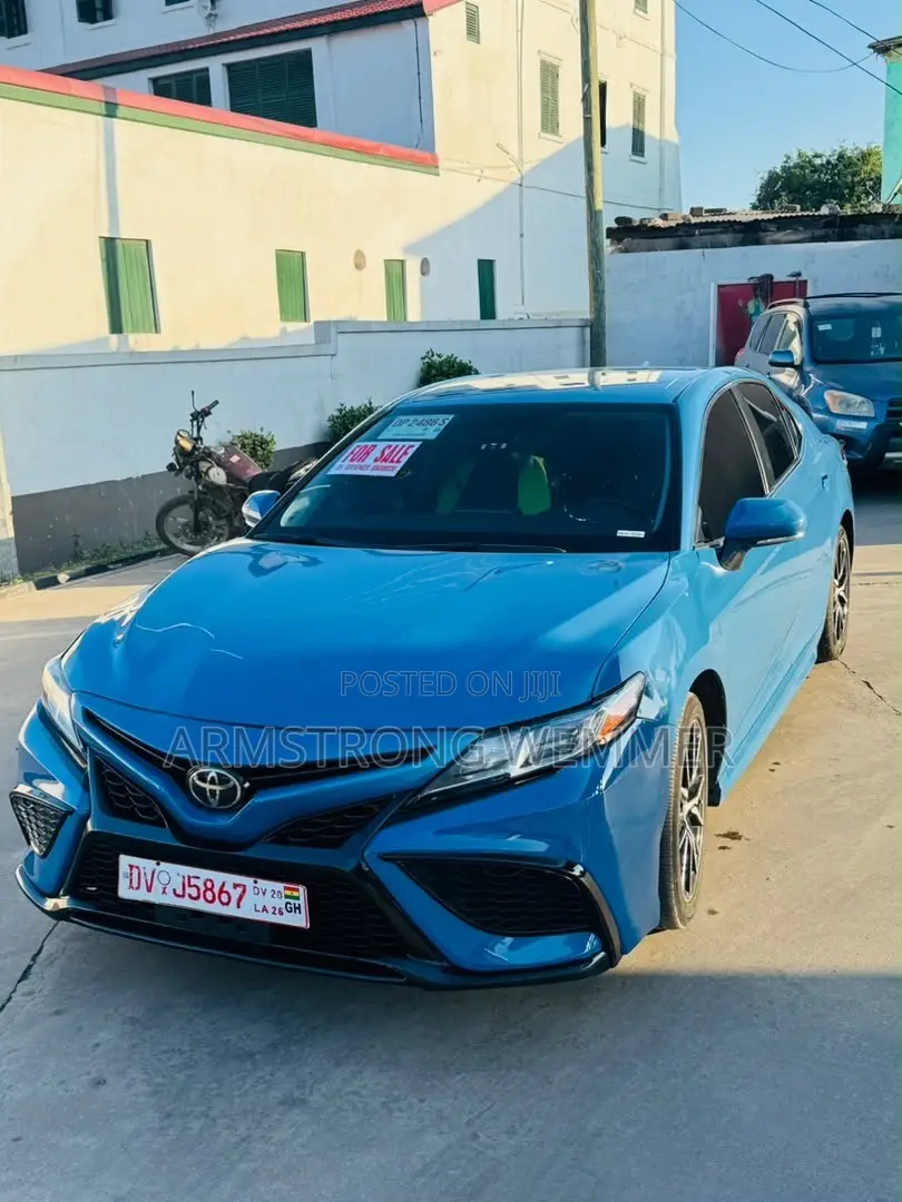 Toyota Camry SE 2023 Blue