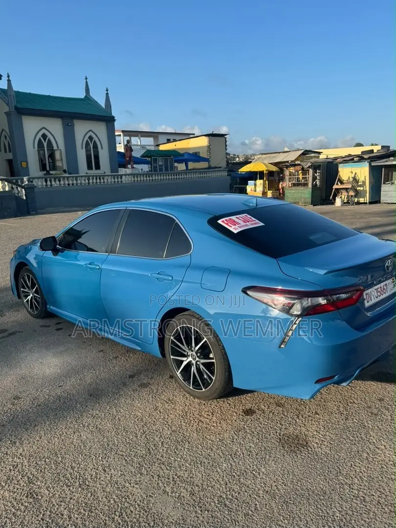 Toyota Camry SE 2023 Blue