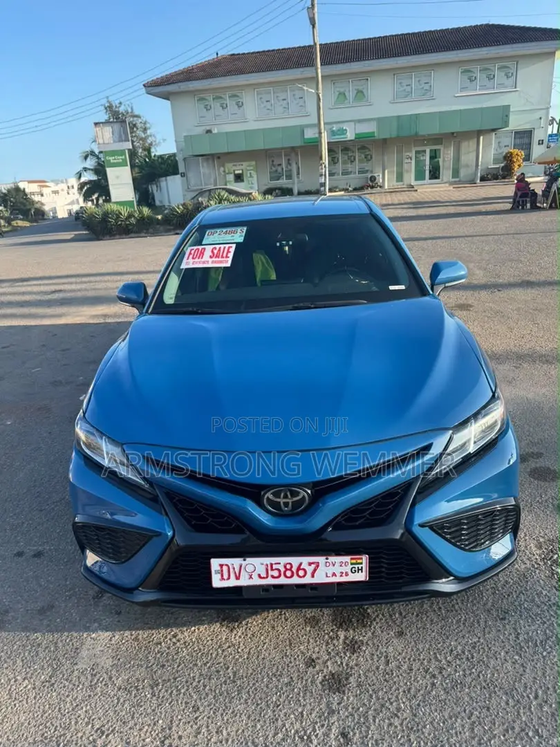 Toyota Camry SE 2023 Blue