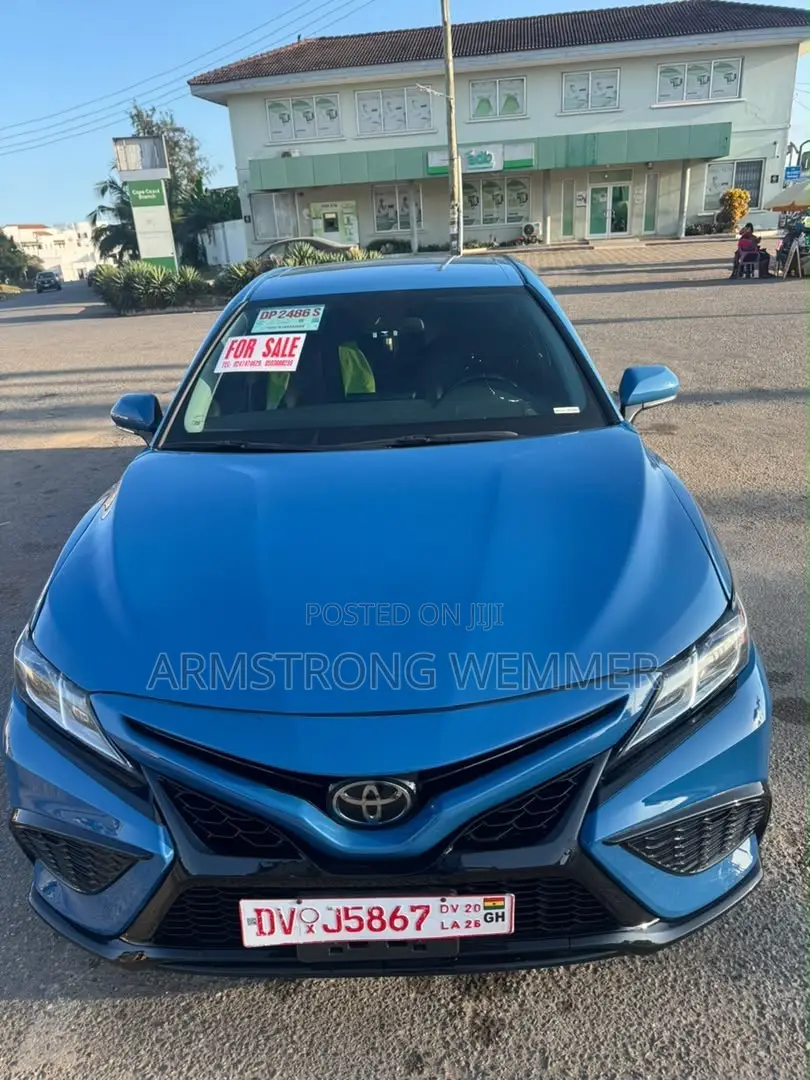 Toyota Camry SE 2023 Blue
