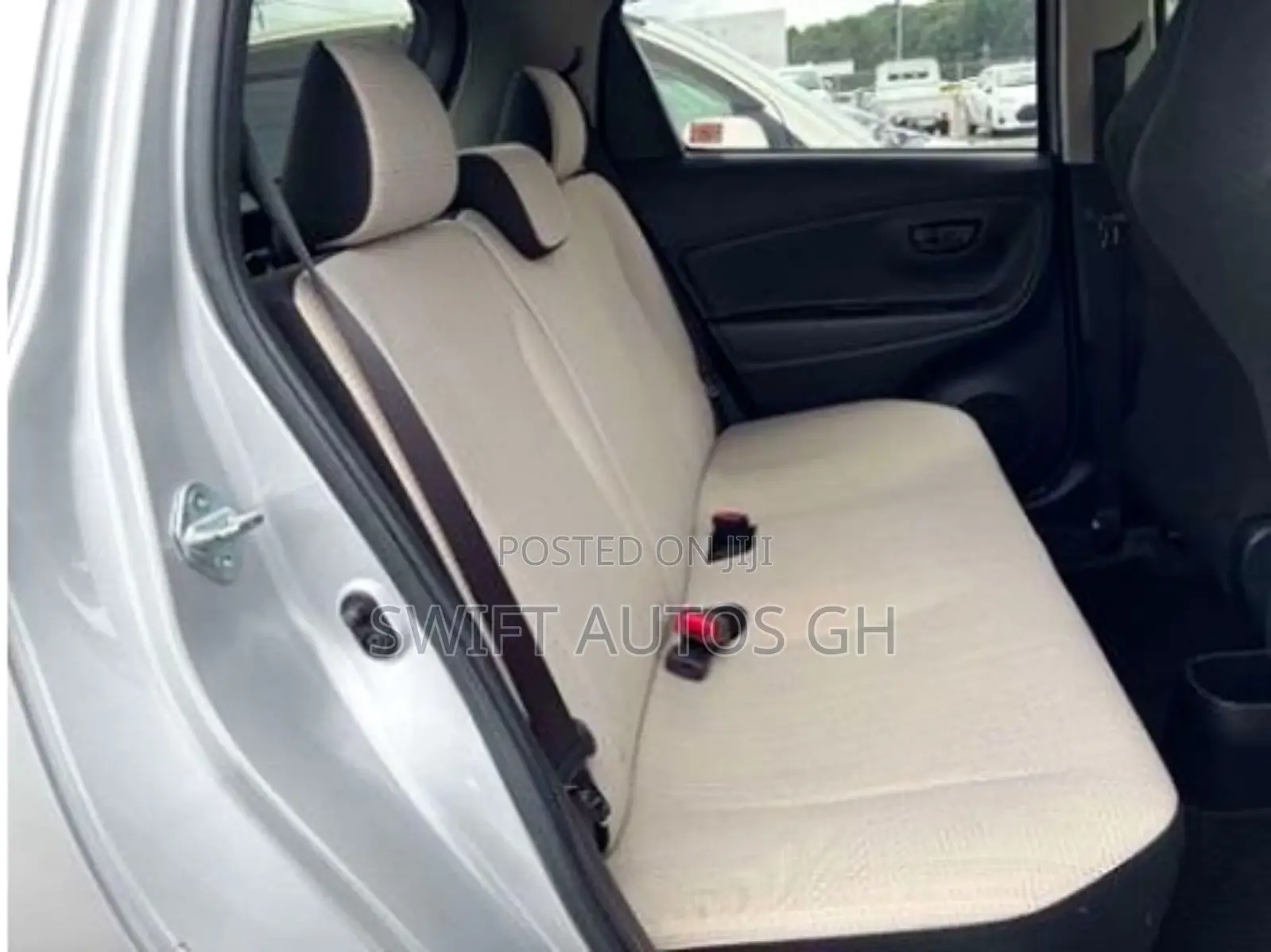 Toyota Vitz 1.3 FWD 5dr 2015 Silver