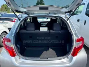 Toyota Vitz 1.3 FWD 5dr 2015 Silver