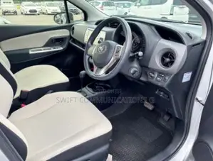 Toyota Vitz 1.3 FWD 5dr 2015 Silver