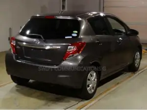 Toyota Vitz 1.3 FWD 5dr 2015 Gray